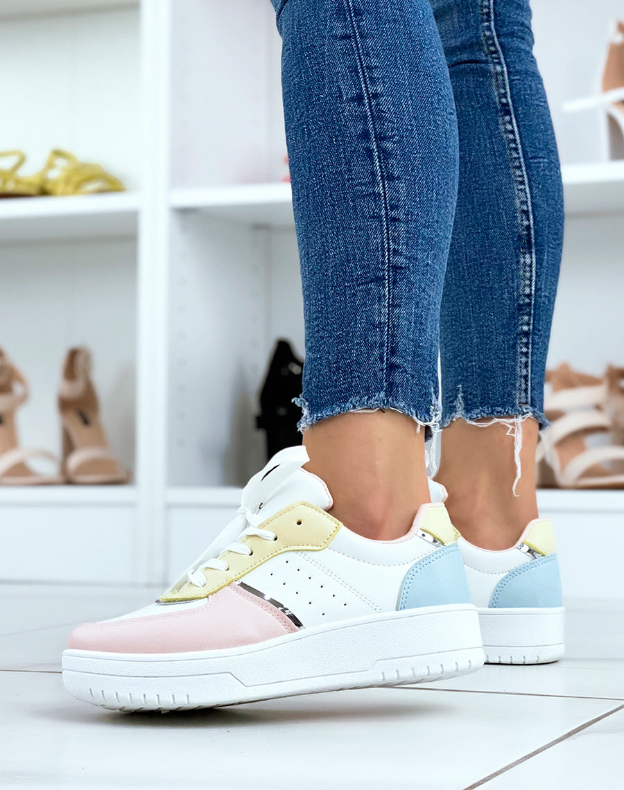 Baskets blanches à empiècement pastel et argenté