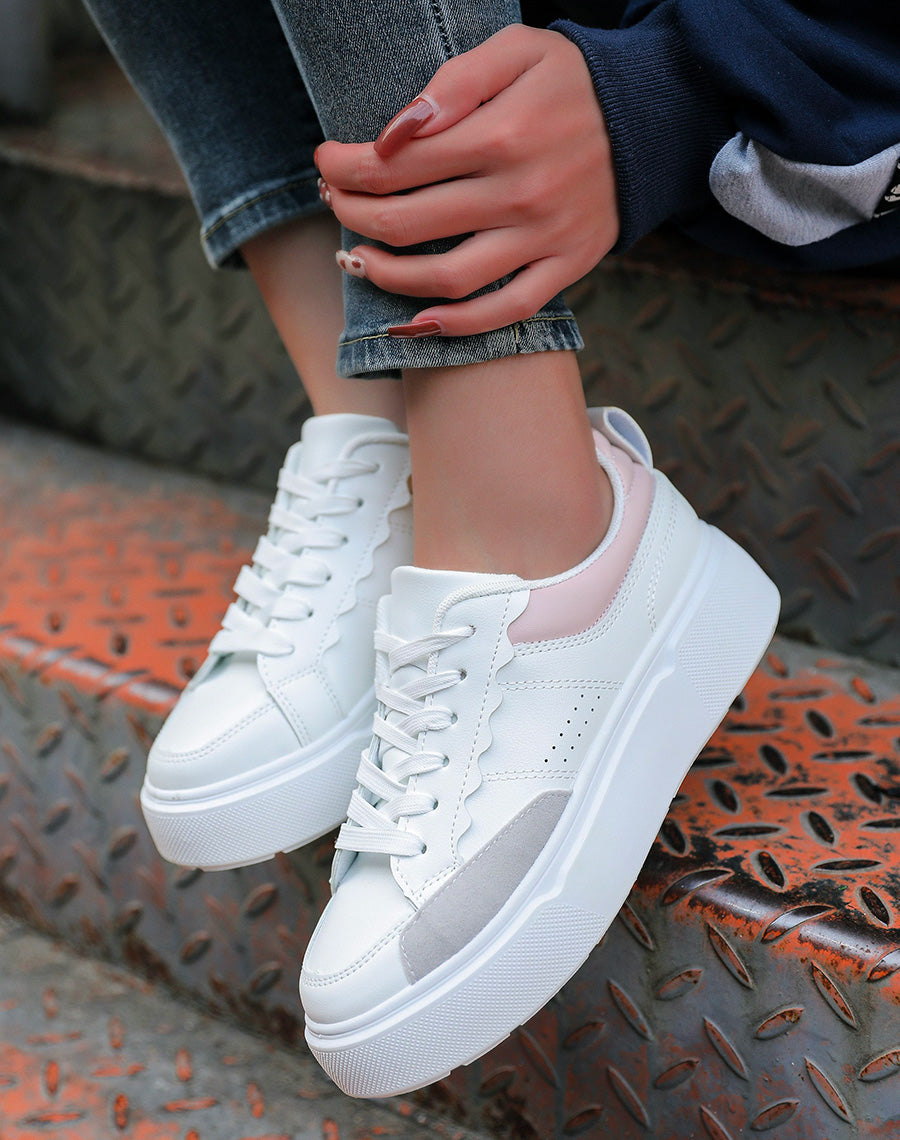 Baskets blanches à empiècement rose et gris