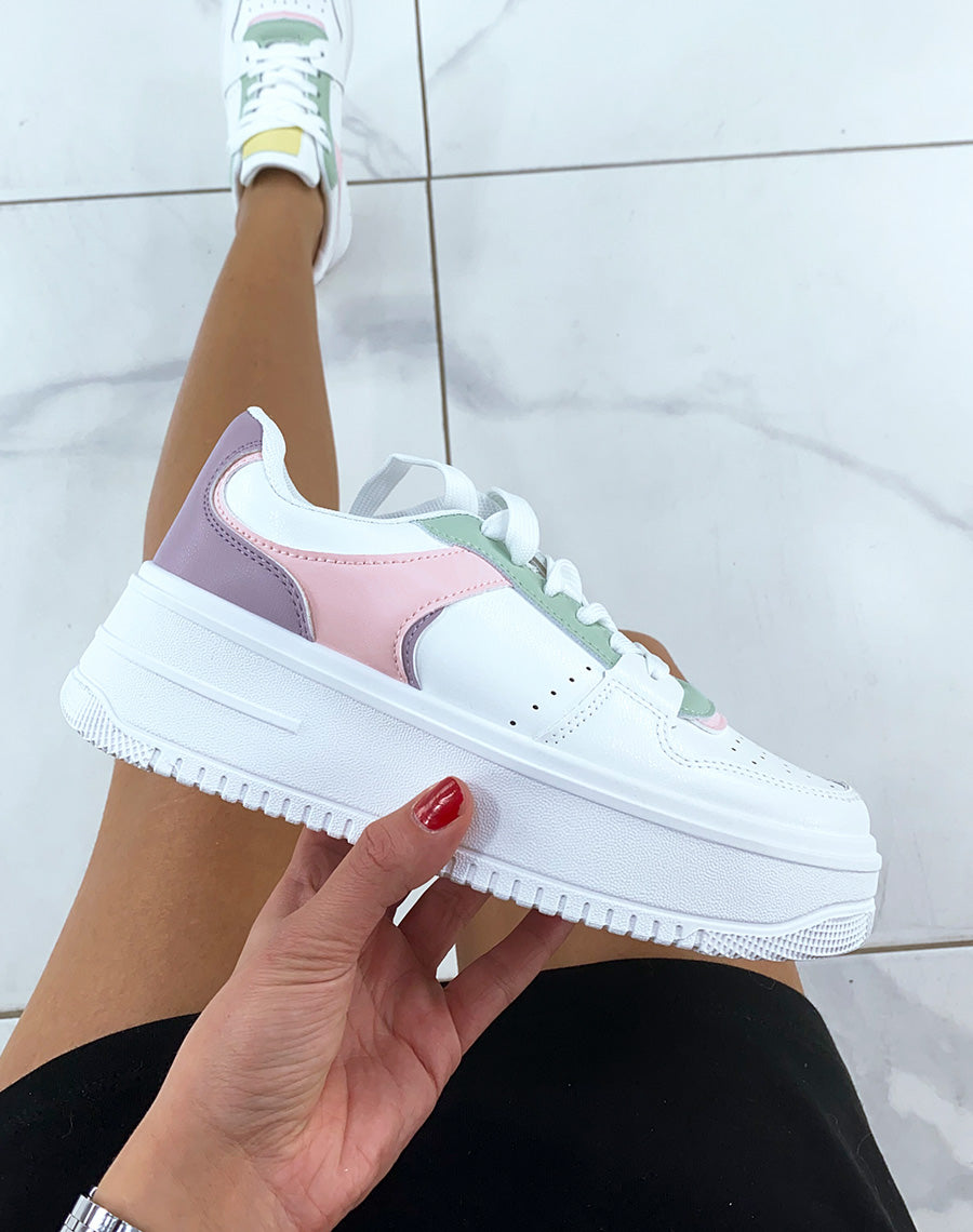 Baskets blanches à empiècement tricolore et semelle épaisse