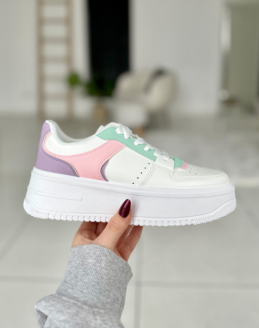 Baskets blanches à empiècement tricolore et semelle épaisse