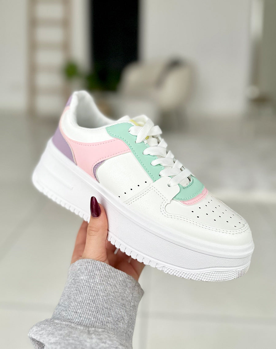 Baskets blanches à empiècement tricolore et semelle épaisse