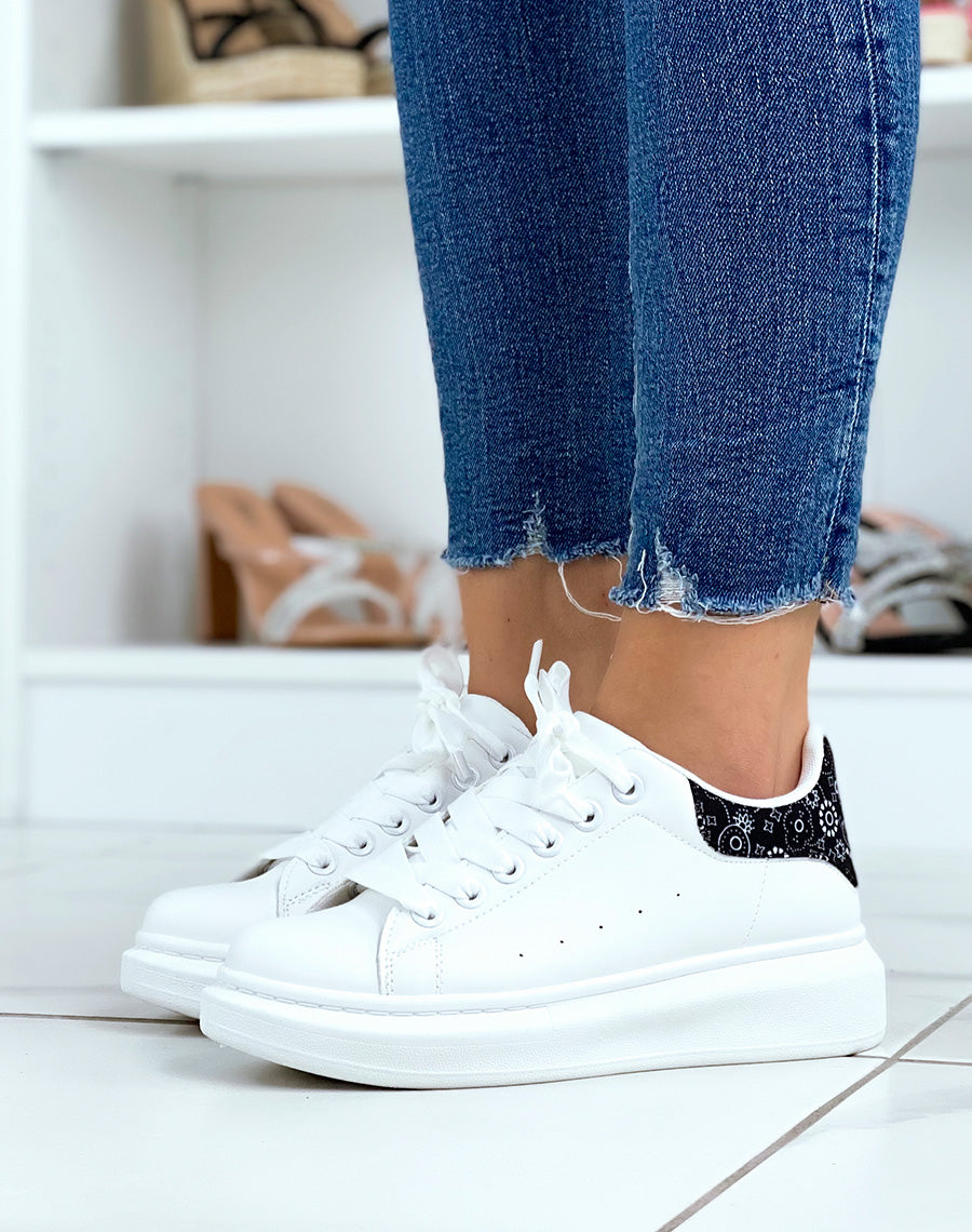 Baskets blanches à empiècements arrière noir aztèque