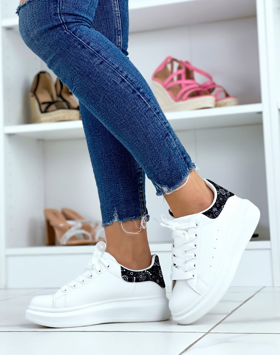 Baskets blanches à empiècements arrière noir aztèque