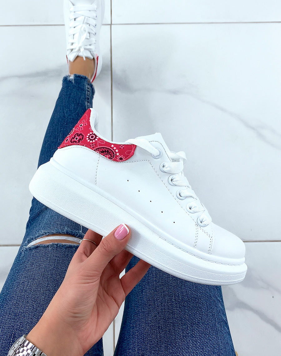 Baskets blanches à empiècements arrière rose fushia aztèque