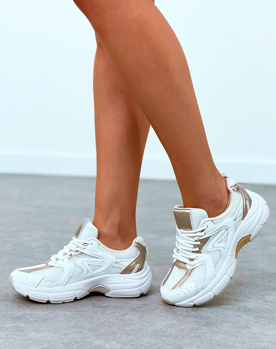 Baskets blanches à empiècements beiges et dorés et à lacet effet corde