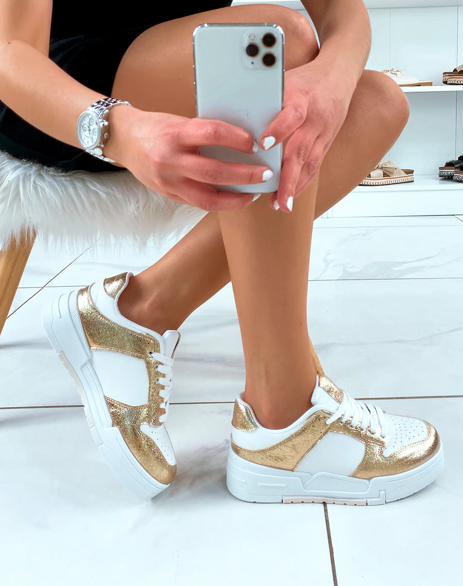 Baskets blanches à empiècements dorés