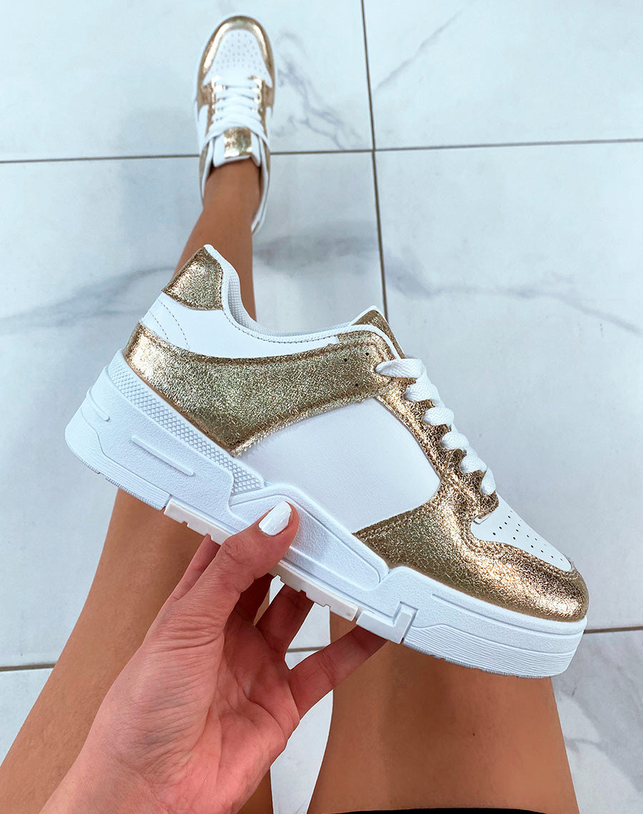 Baskets blanches à empiècements dorés