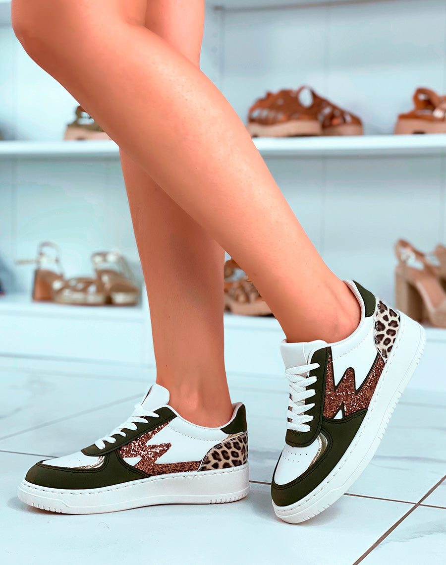 Baskets blanches à empiècements vert à motifs léopard et détails éclair pailleté