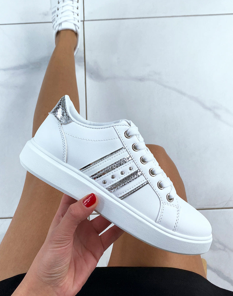 Baskets blanches et argentées