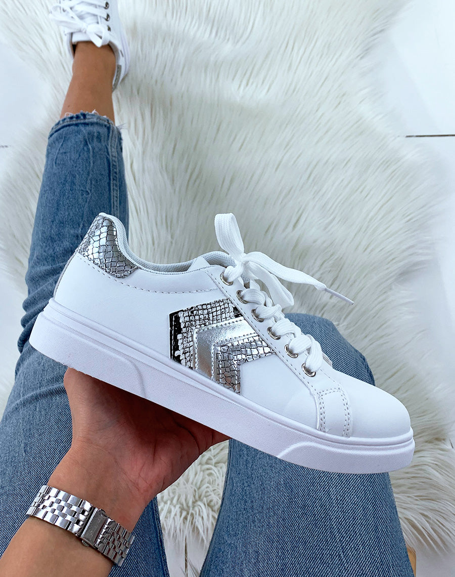 Baskets blanches et argentées à détails effet croco