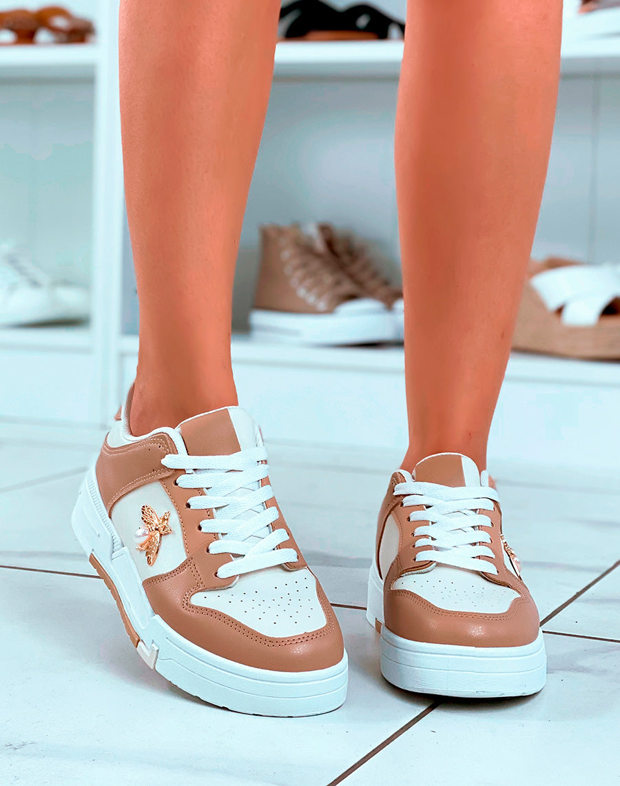 Baskets blanches et beiges à bijoux abeille