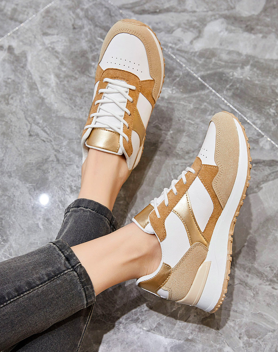 Baskets blanches et beiges à détail doré