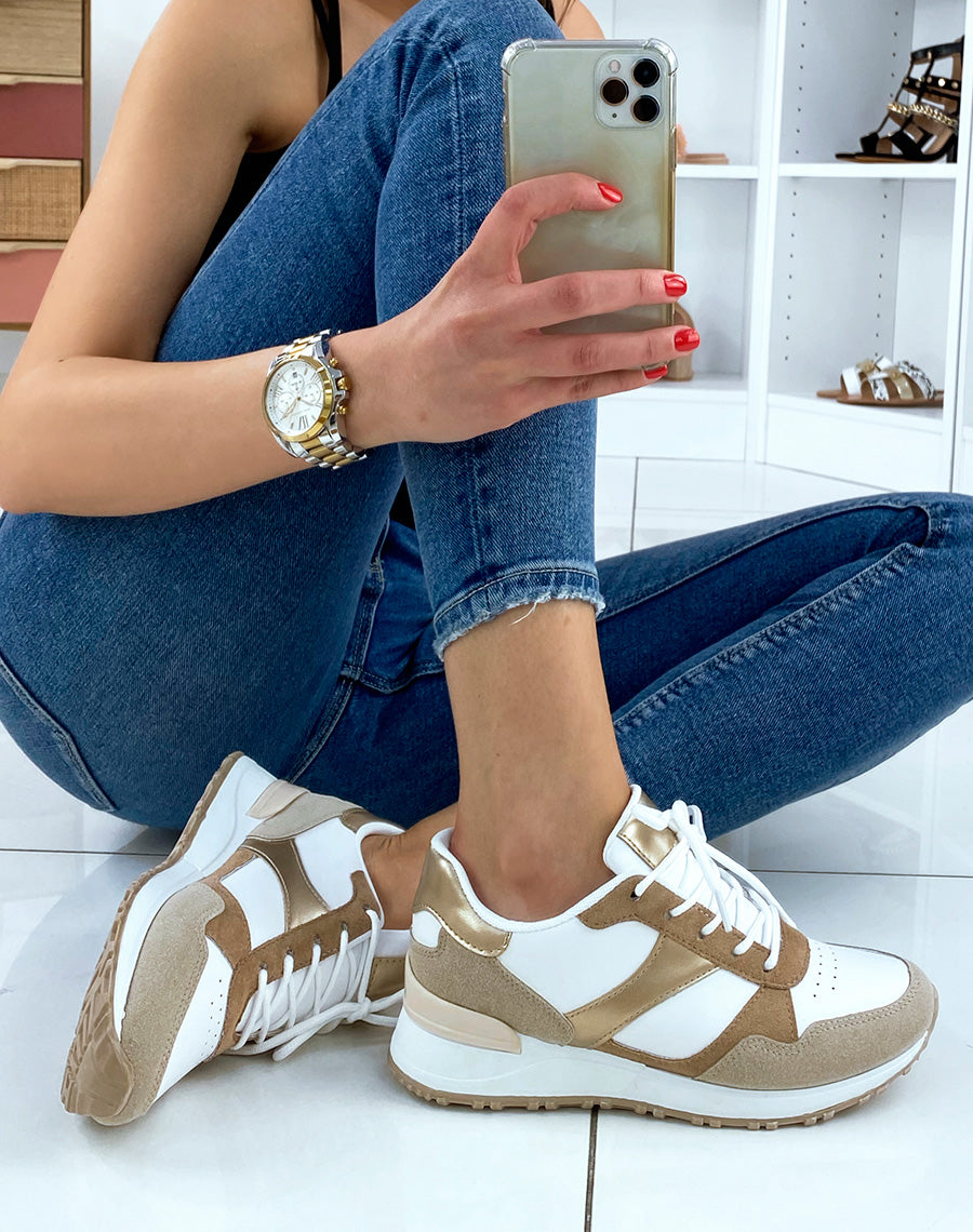 Baskets blanches et beiges à détail doré