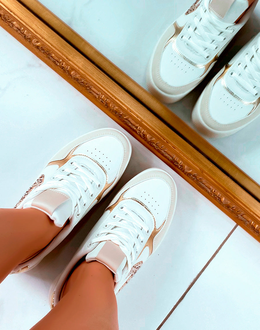 Baskets blanches et beiges à détails léopard