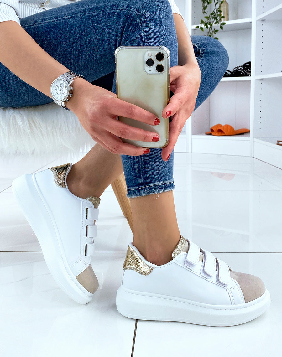 Baskets blanches et beiges à scratch et empiècement doré