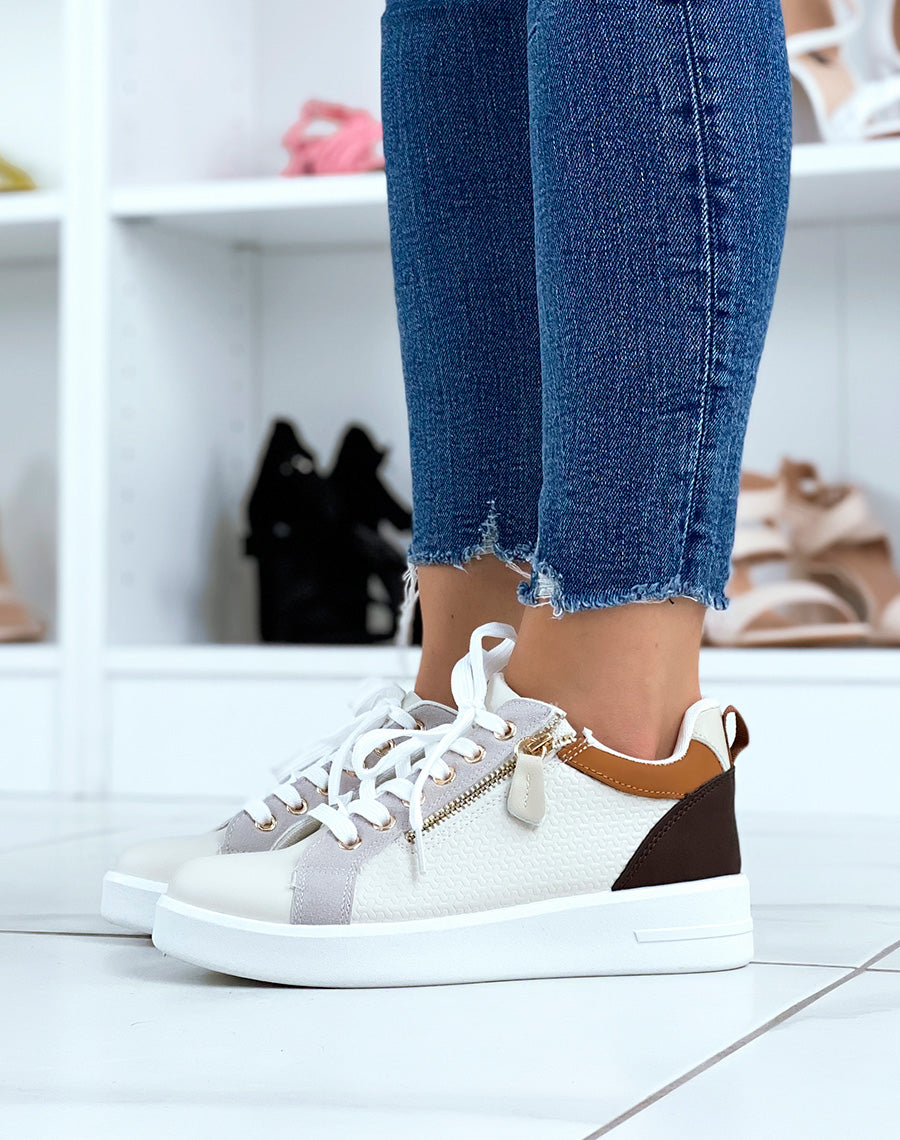 Baskets blanches et camel avec zip