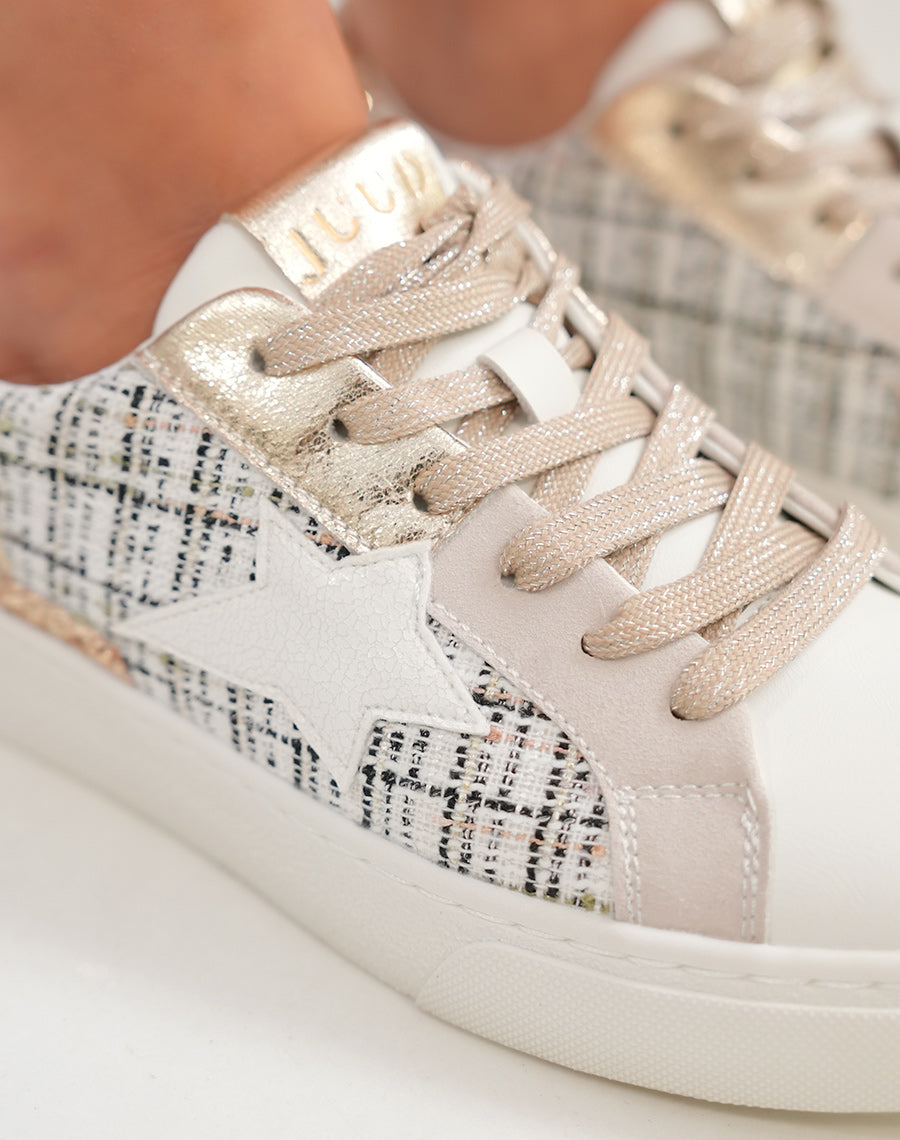 Baskets blanches et dorées avec empiècement en tweed