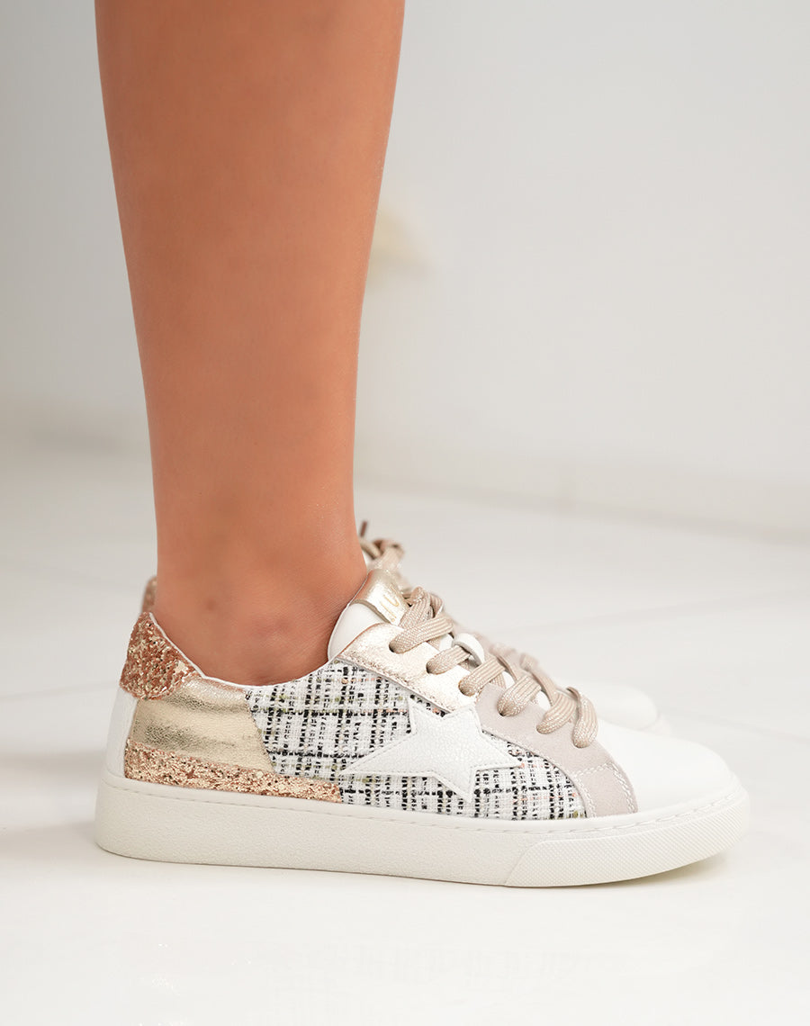 Baskets blanches et dorées avec empiècement en tweed