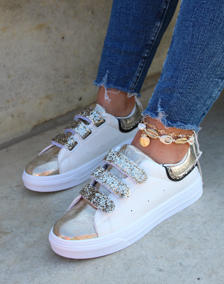 Baskets blanches et dorées à scratch