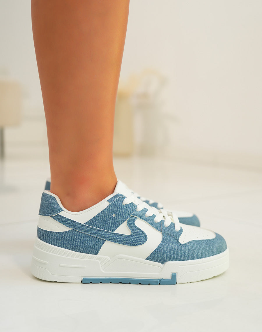 Baskets blanches et en jean