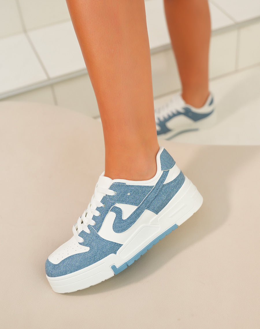 Baskets blanches et en jean