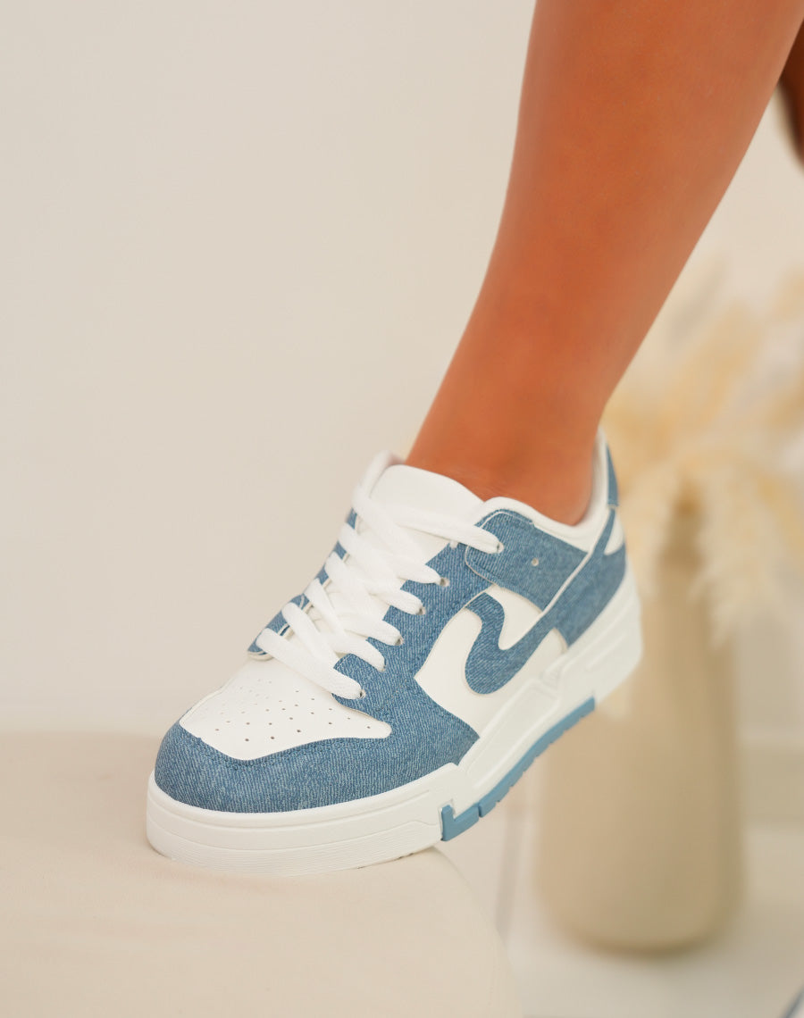 Baskets blanches et en jean