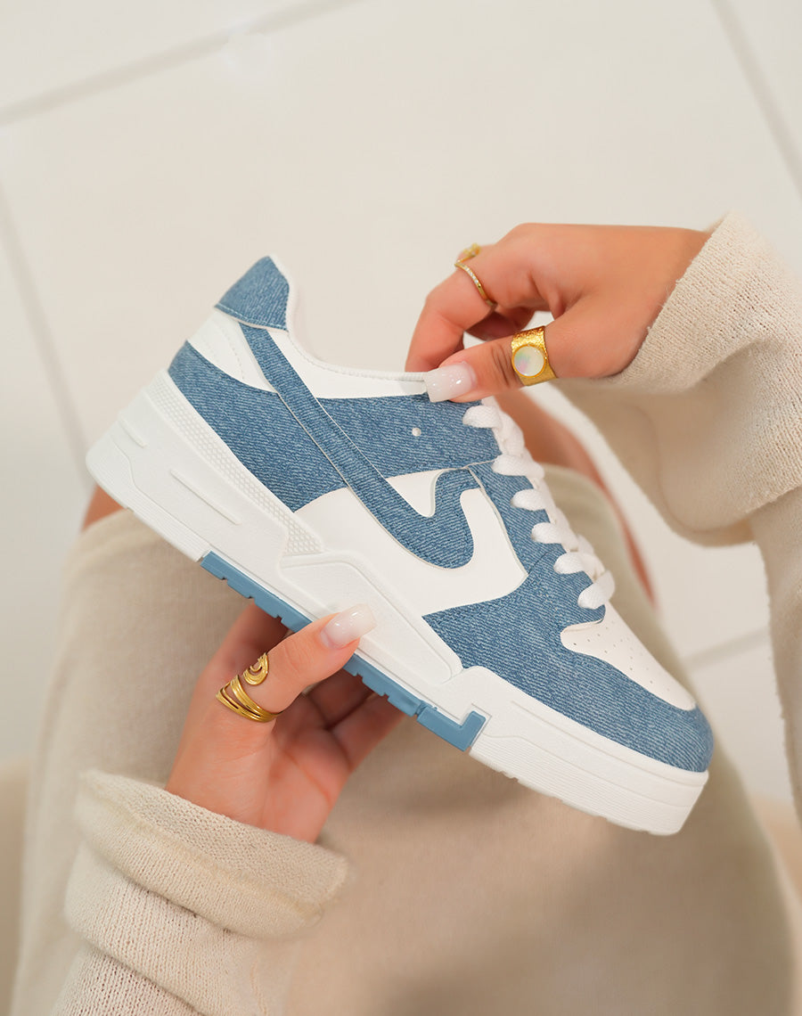 Baskets blanches et en jean