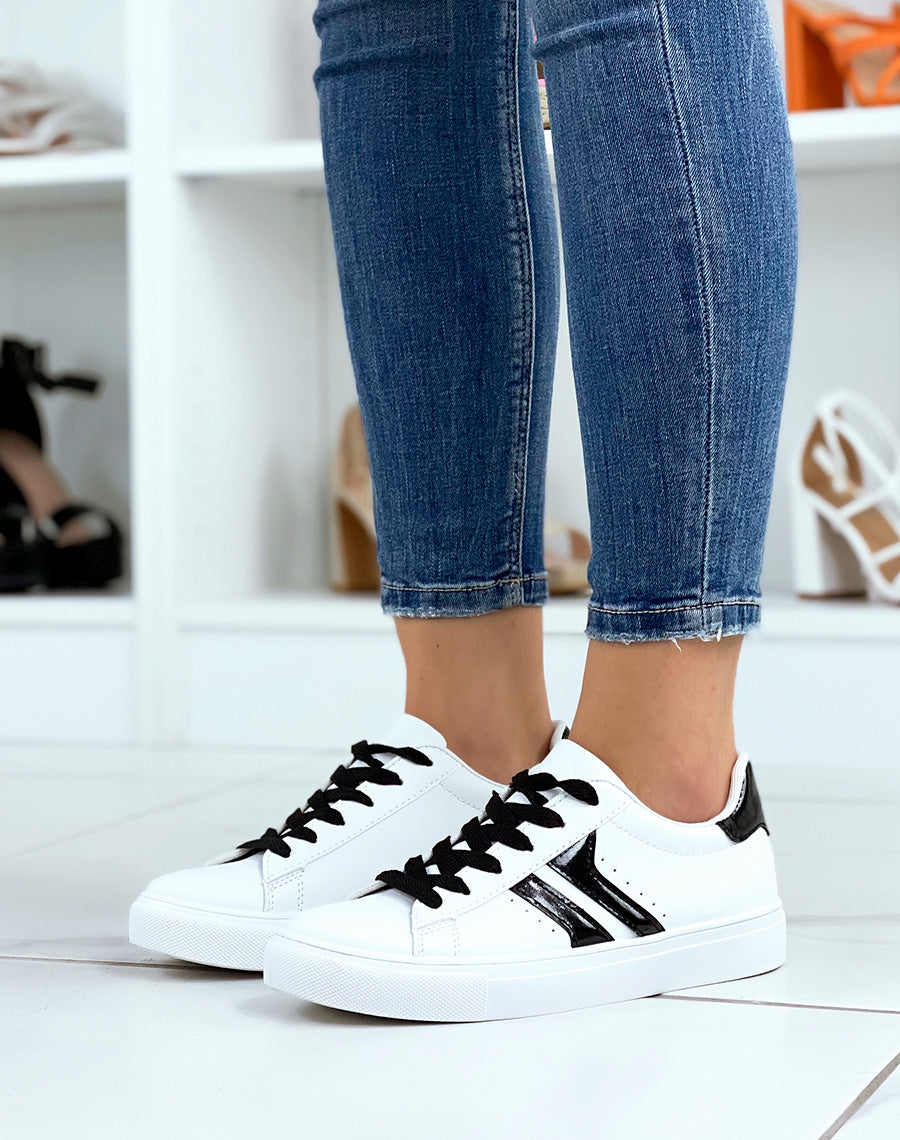 Baskets blanches et noires basses