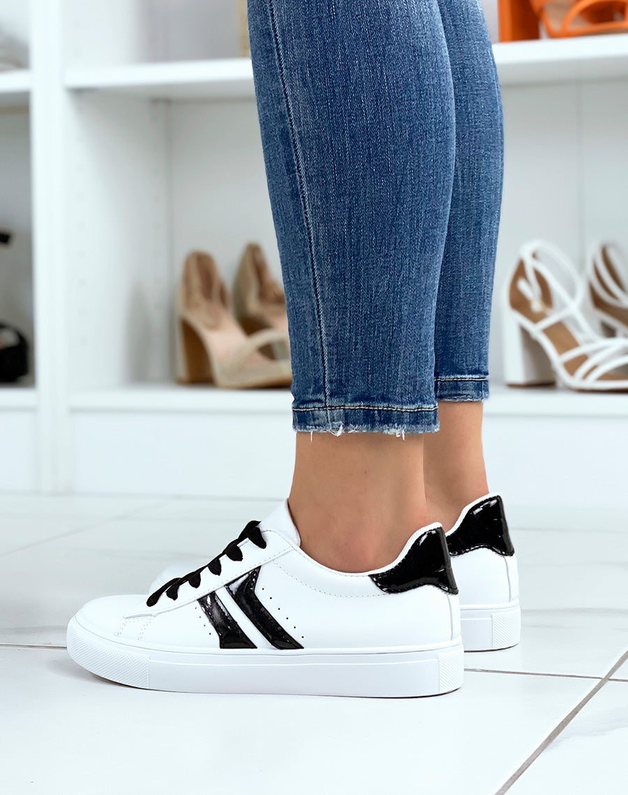 Baskets blanches et noires basses