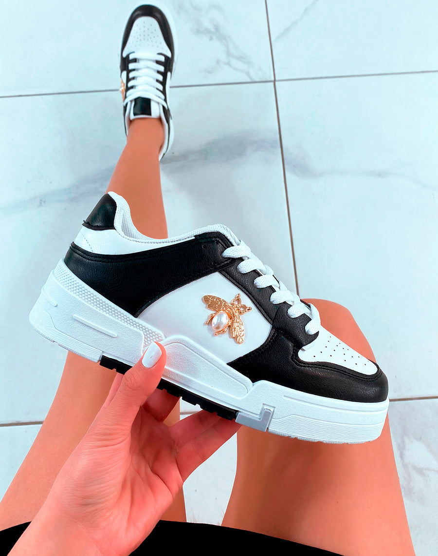 Baskets blanches et noires à bijoux abeille