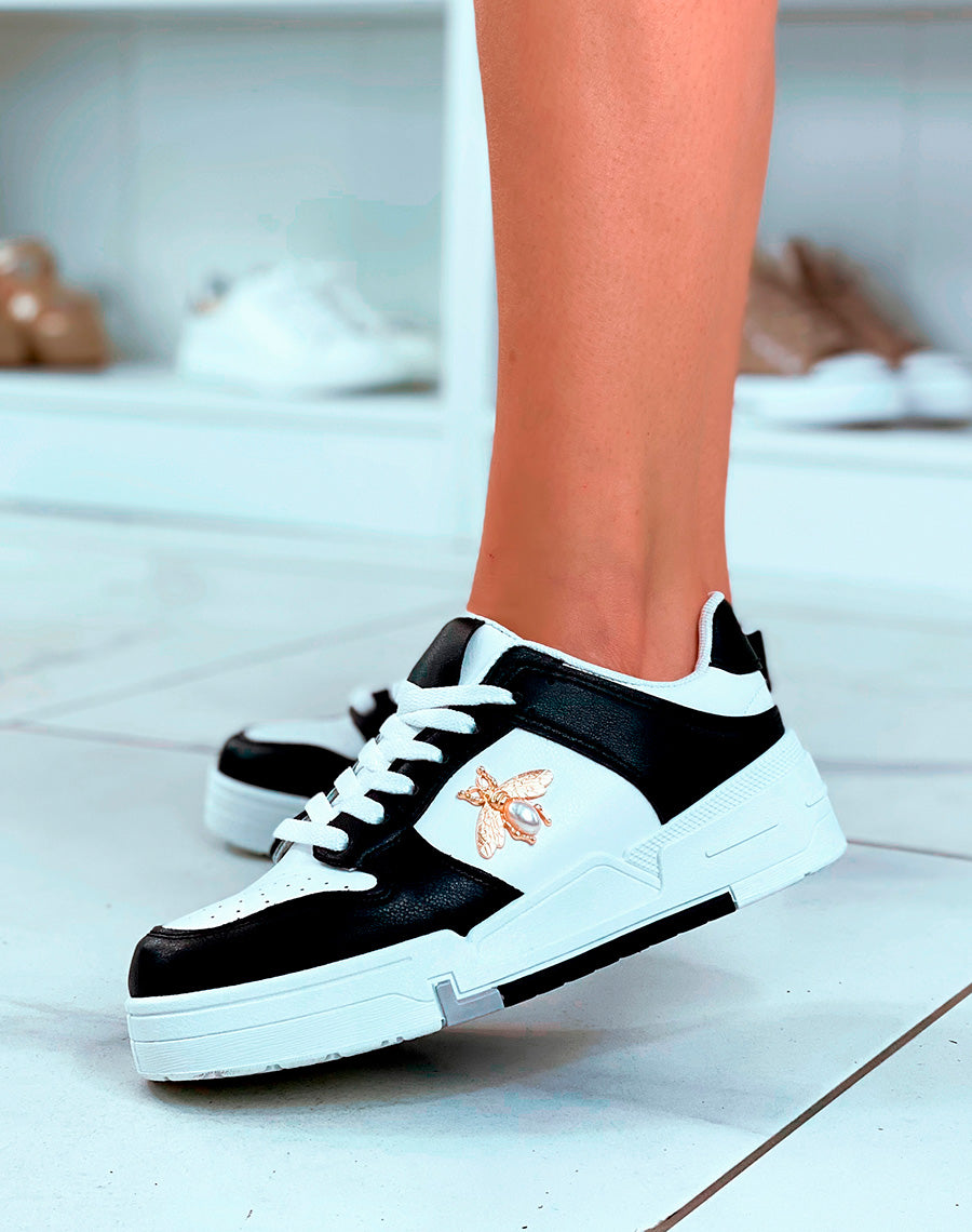Baskets blanches et noires à bijoux abeille