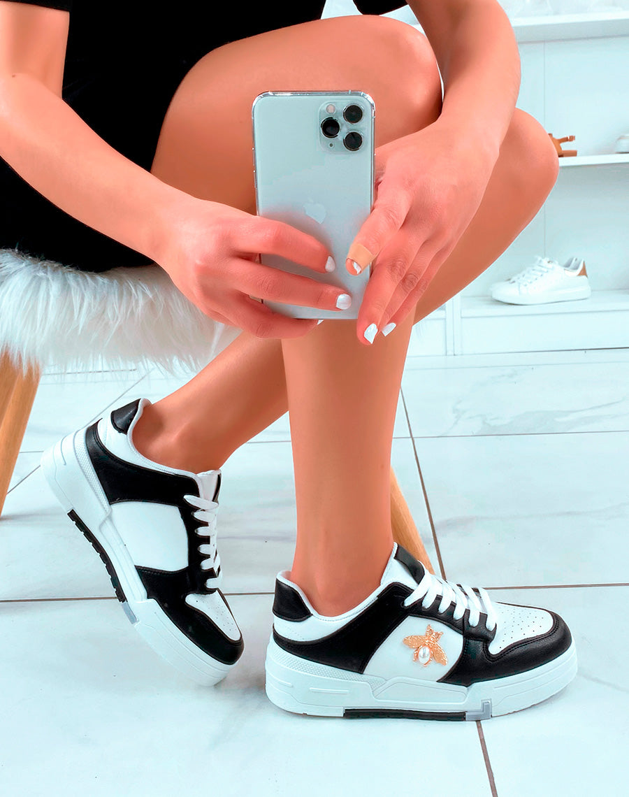 Baskets blanches et noires à bijoux abeille