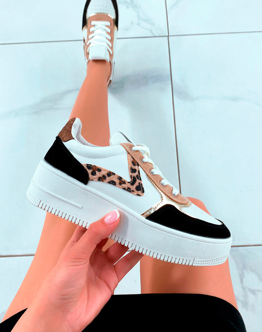 Baskets blanches et noires à détails léopard