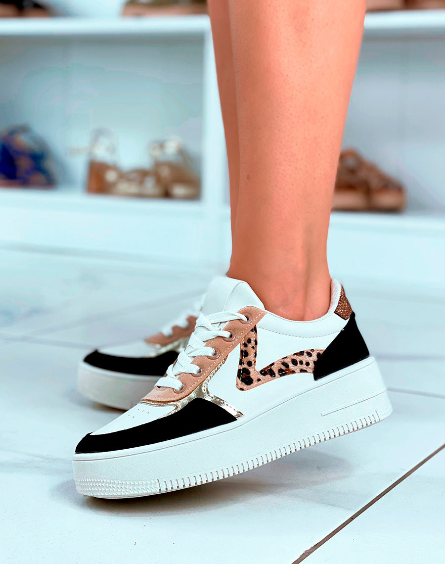 Baskets blanches et noires à détails léopard