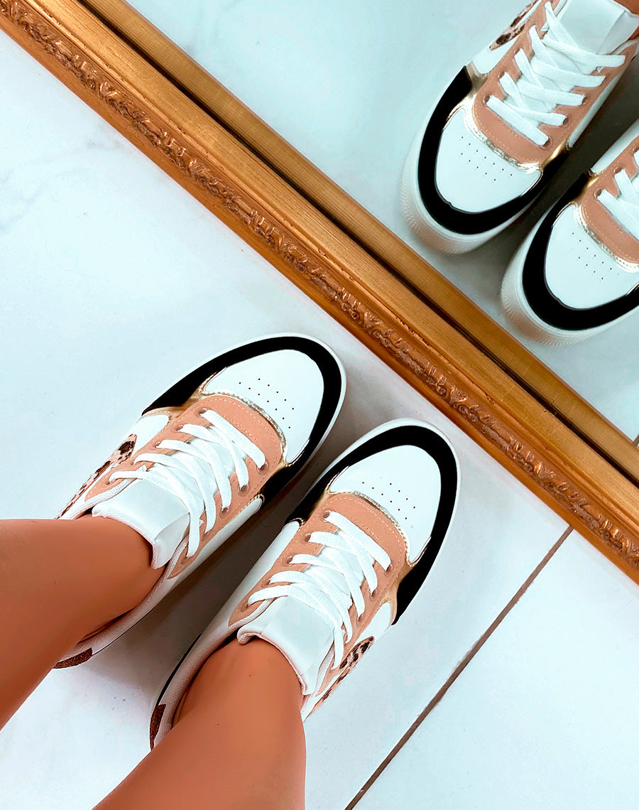 Baskets blanches et noires à détails léopard