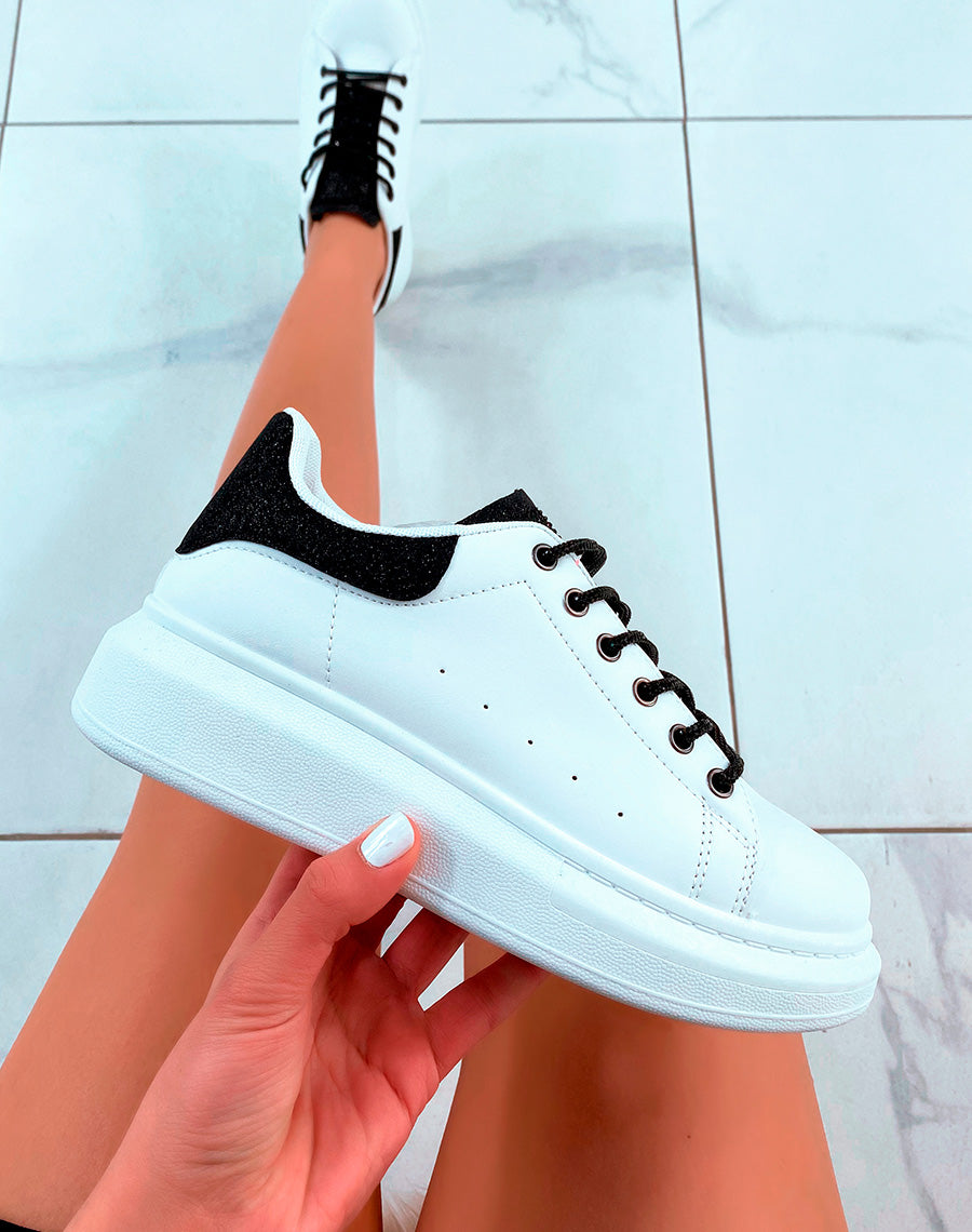 Baskets blanches et noires strassées