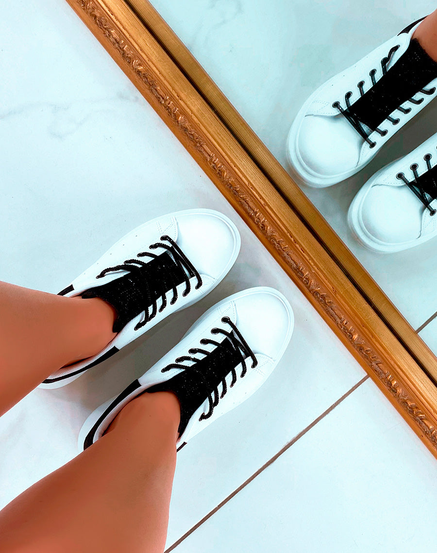 Baskets blanches et noires strassées