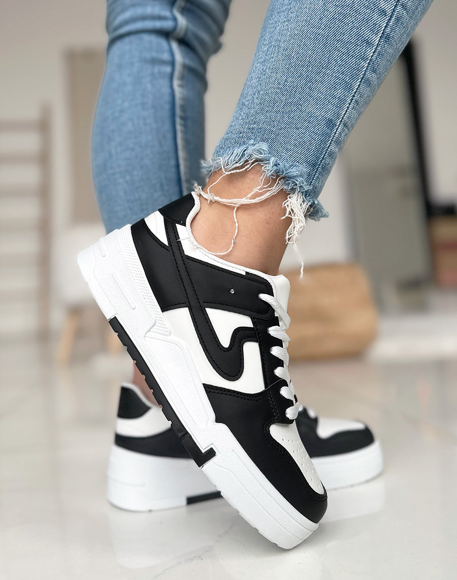 Baskets blanches et noirs