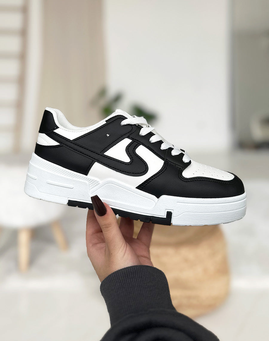 Baskets blanches et noirs