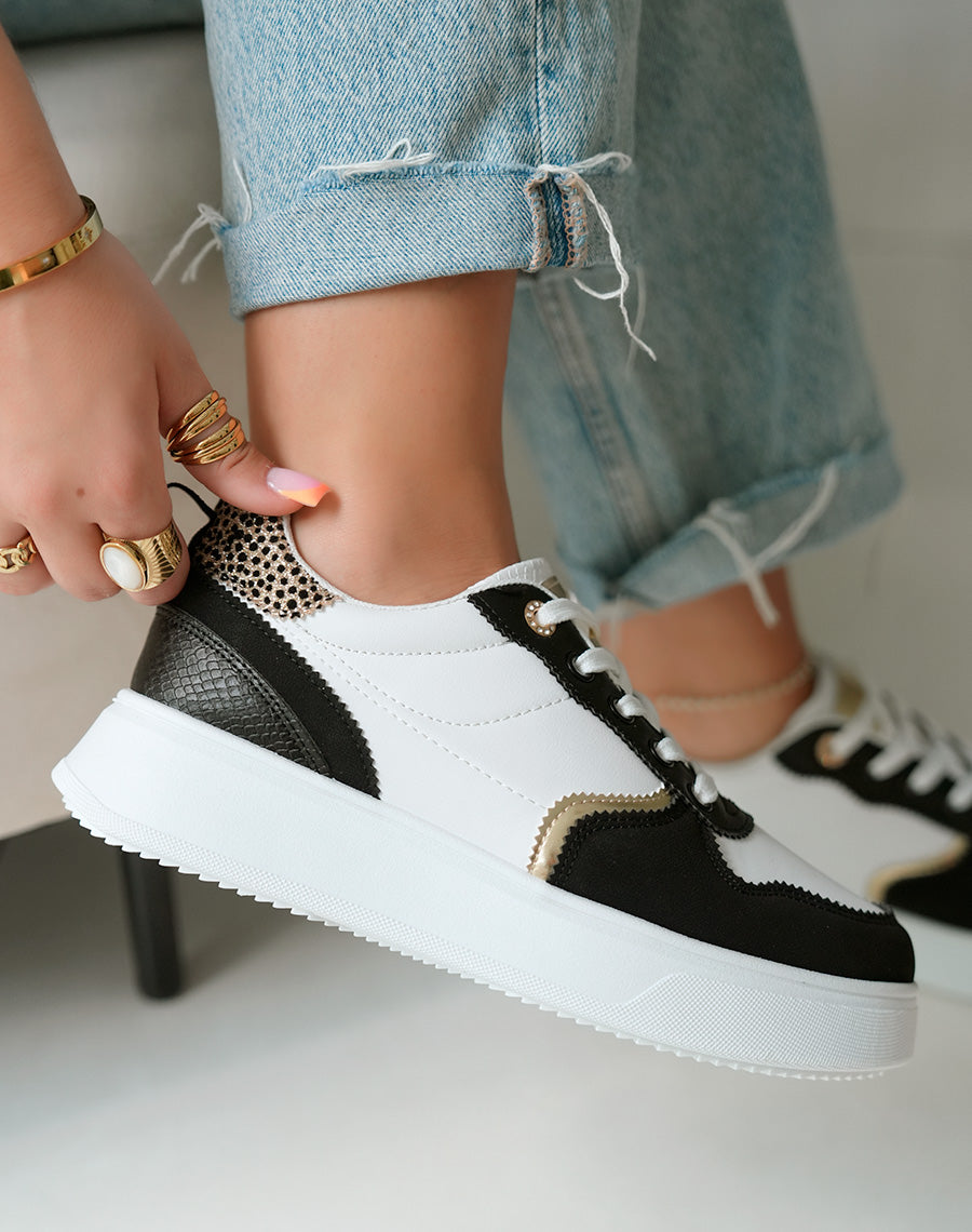 Baskets Blanches Femme à Empiècements Noirs et Détails Dorés