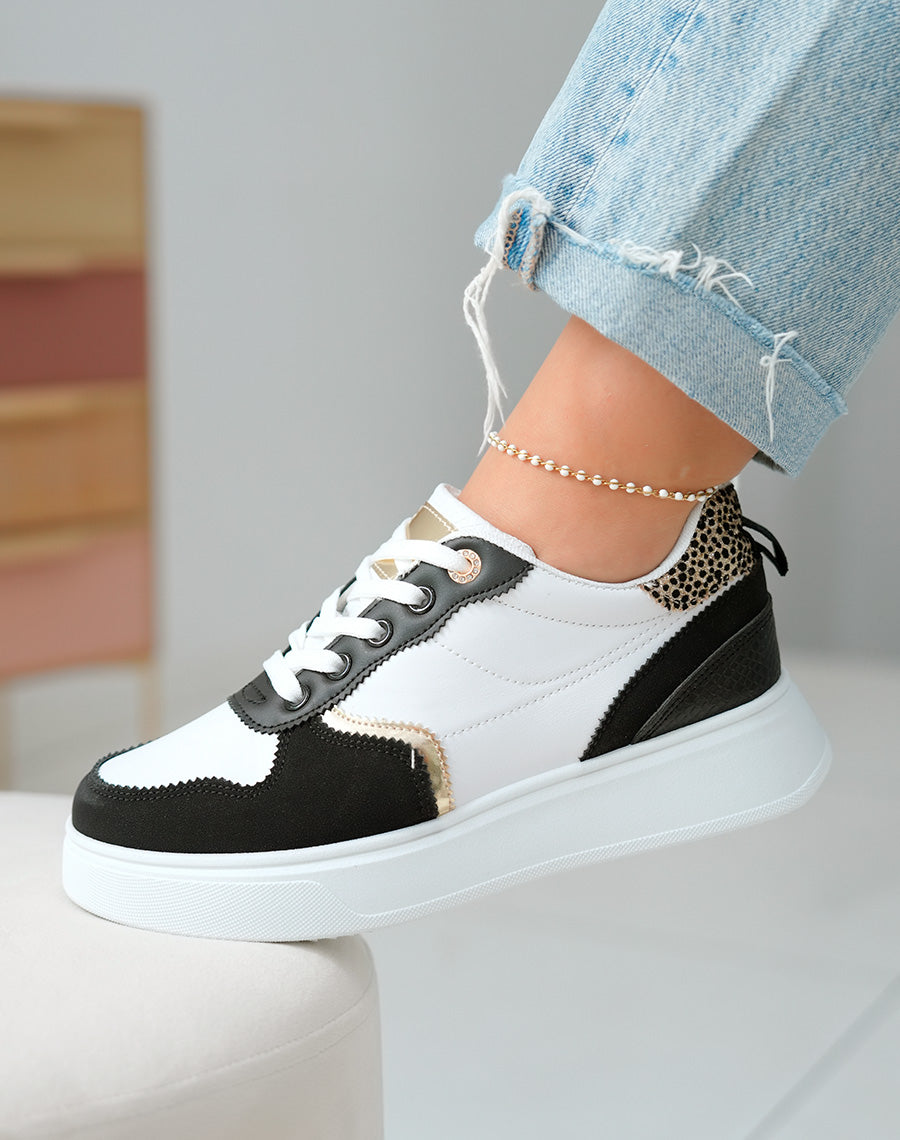 Baskets Blanches Femme à Empiècements Noirs et Détails Dorés