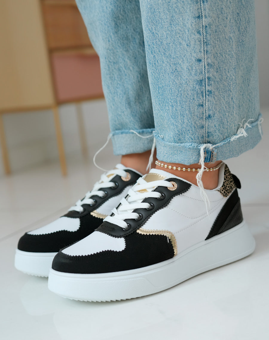 Baskets Blanches Femme à Empiècements Noirs et Détails Dorés