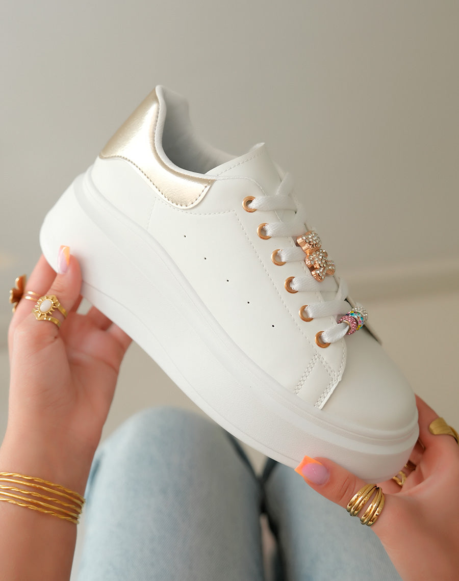 Baskets Blanches Femme Élégantes à Semelle Épaisse avec Bijoux Strass et Détail Doré