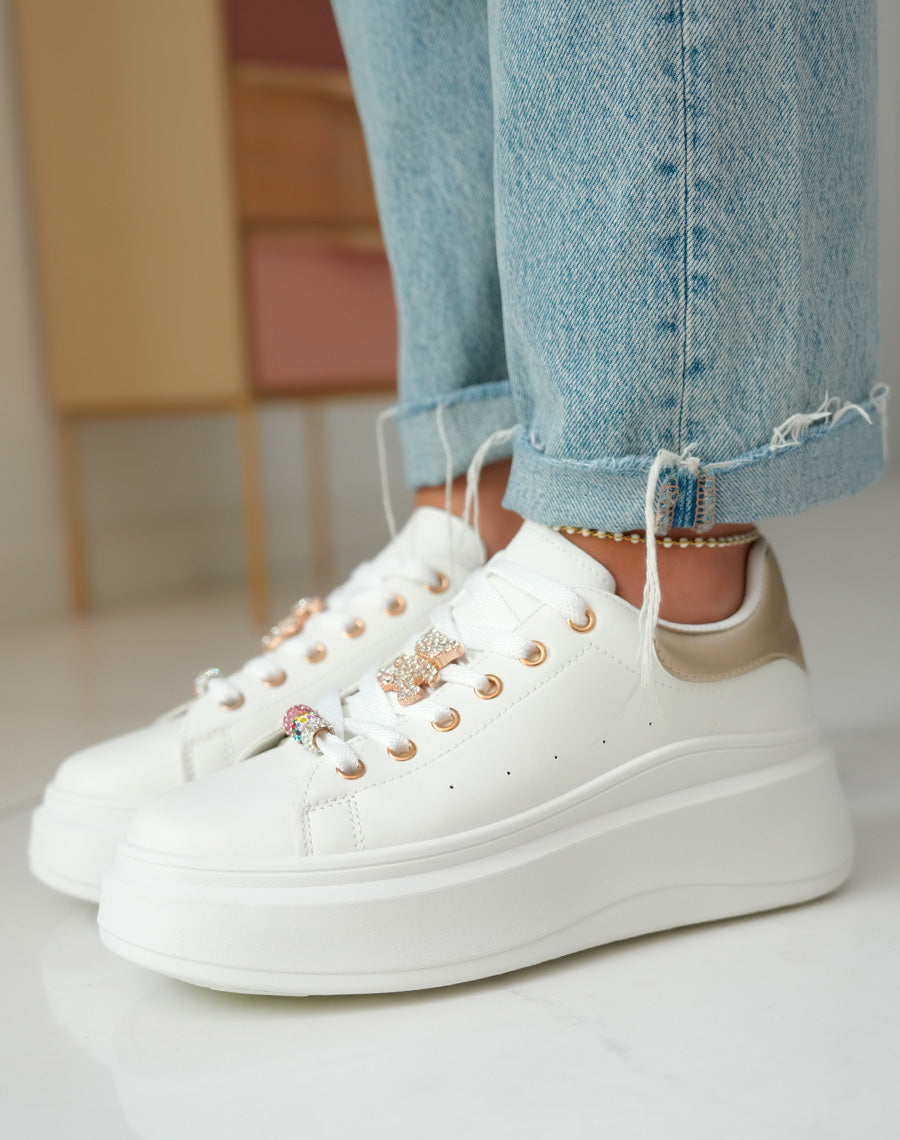 Baskets Blanches Femme Élégantes à Semelle Épaisse avec Bijoux Strass et Détail Doré