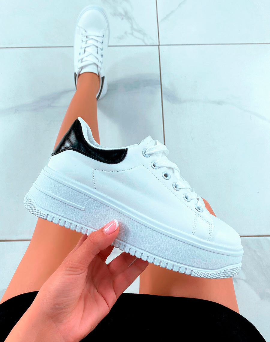 Baskets blanches à grosse plateforme et empiècement noir