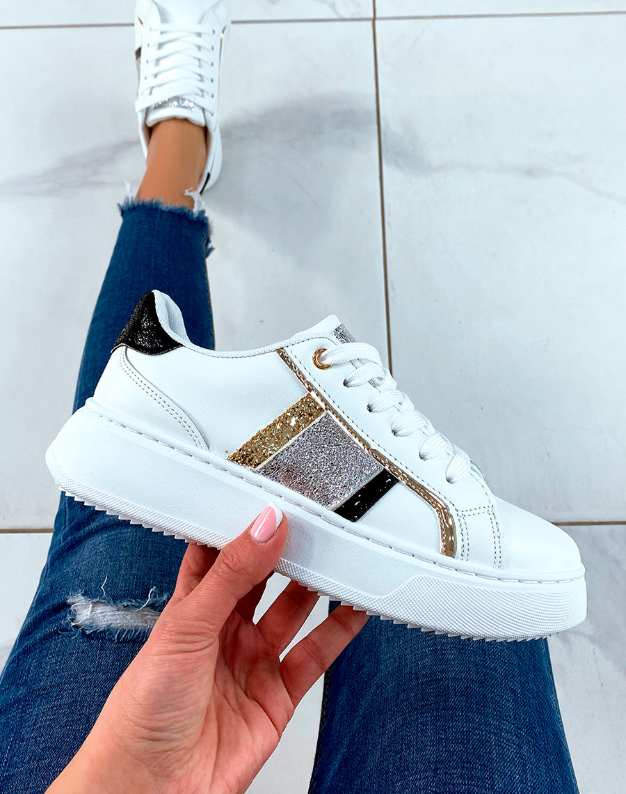 Baskets blanches à lacet et aux détails élégants