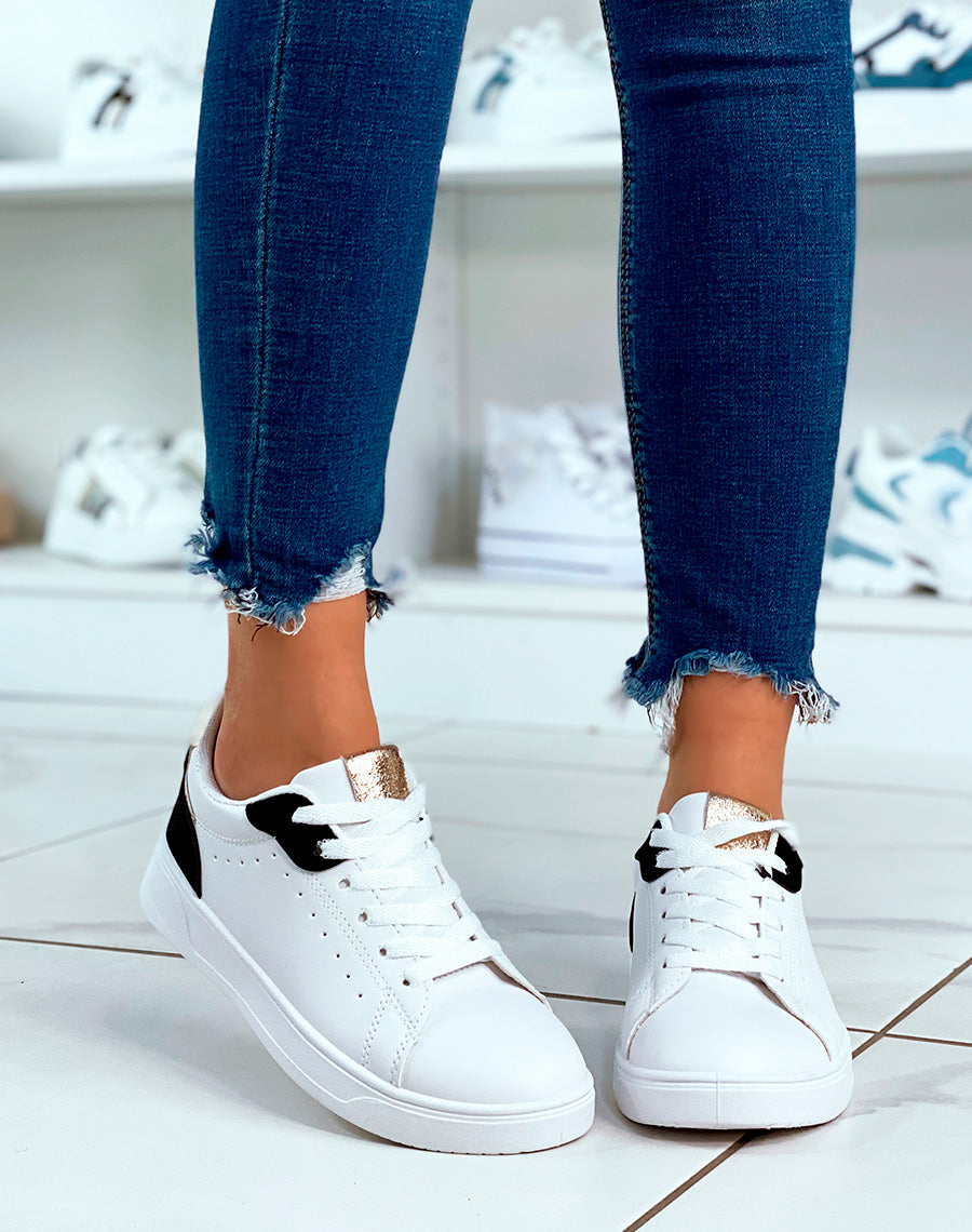 Baskets blanches à lacets avec détail noire et doré pour femme