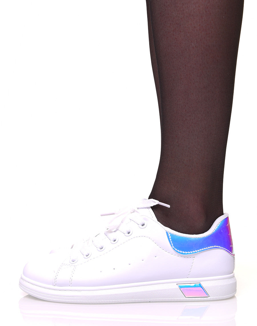 Baskets blanches à lacets avec détails holographiques