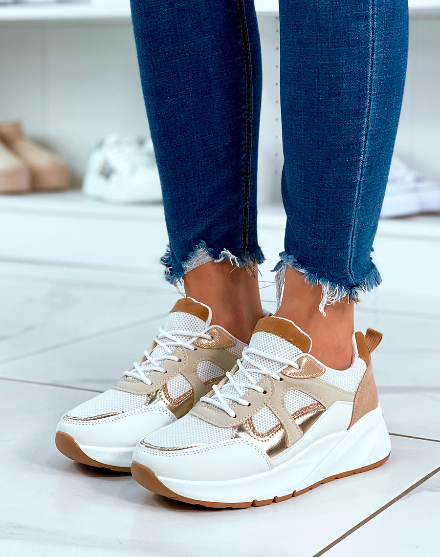 Baskets blanches à lacets avec détails paillettes et empiècements beige