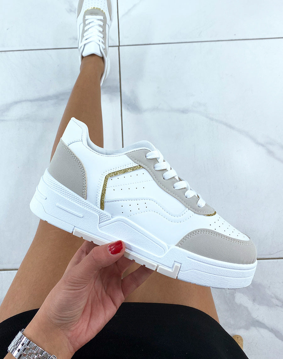 Baskets blanches à liseré dorées à paillettes et empiècements beige